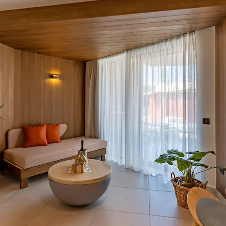 Minos Ambassador & - Adults Only